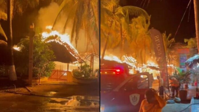Se incendian más de 60 establecimientos en Punta Zicatela, Oaxaca