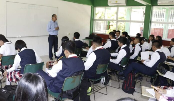Video Captan a alumnos del CBTA presuntamente consumiendo drogas en un salón de clases en Ocuituco, Morelos