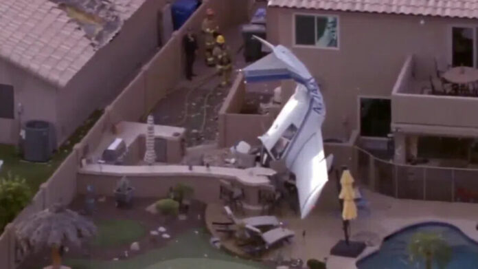 Avioneta se estrella contra una casa en Arizona, Estados Unidos