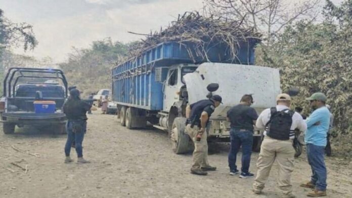Mueren dos niños tras ser arrollados por un camión en Tierra Blanca, Veracruz