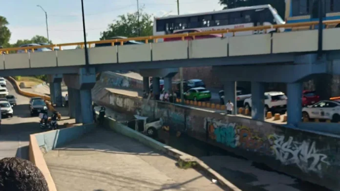 Hallan cuerpo desmembrado en un puente en León, Guanajuato