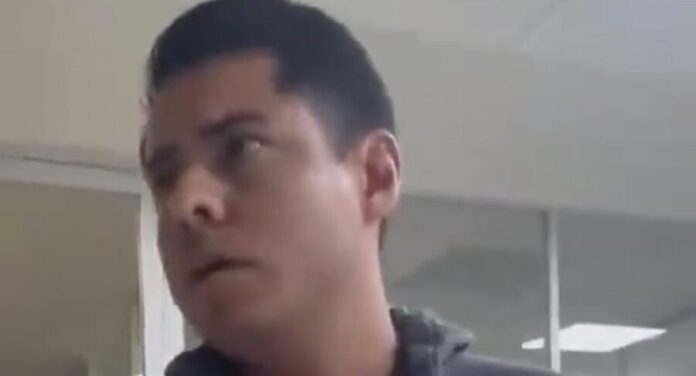 Investigan a un agente del MP que habría sostenido relaciones sexuales con una menor de 15 años en Morelos.