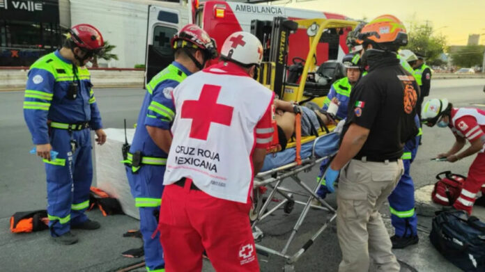 Trabajador resulta lesionado tras caerle una caja fuerte de 80 kilos en San Pedro, Nuevo León