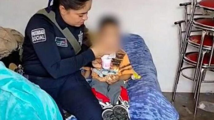 Abandonan a niño de dos años en una casa en Ecatepec, Edomex