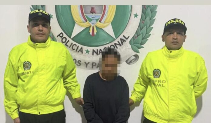 Detienen a mujer acusada de obligar a su hija de 12 años con discapacidad a grabar videos sexuales en Medellín, Colombia