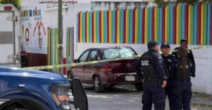 Encuentran a sujeto ejecutado dentro de un kínder en la Supermanzana 76 de Cancún. Persiste la inseguridad en el destino.