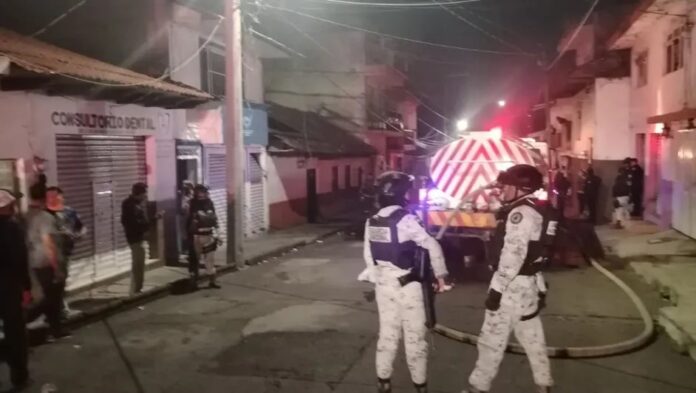 Policía municipal muere calcinado tras explosión de gas en Uruapan, Michoacán