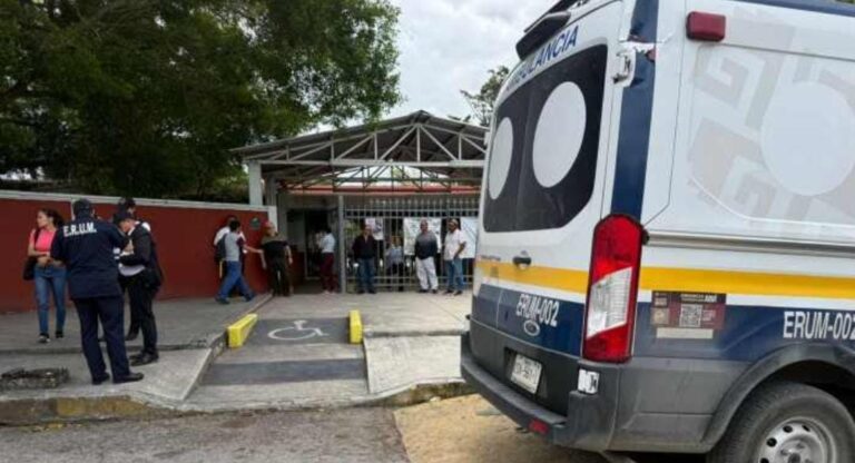 Detienen a menor que ingresó con un arma blanca a secundaria de Cancún. Presuntamente quería atacar a una prefecta.