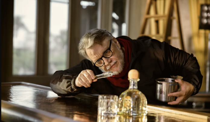 Video Guillermo del Toro dirige su primer comercial de tequila