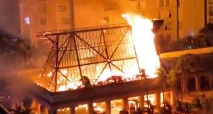 Se incendian las oficinas de Grupo Xcaret en Cancún. Más allá del susto no se reportaron personas lesionadas.