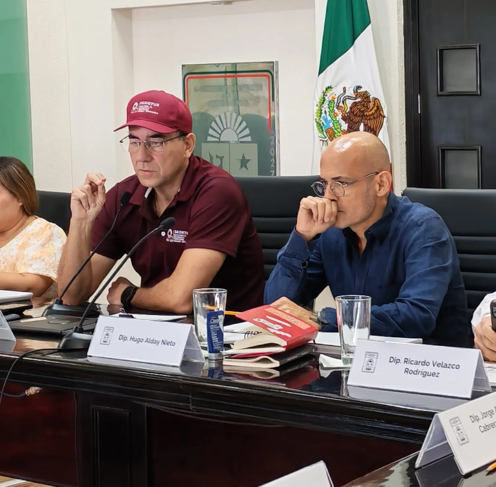 El secretario de SEDETUS, José Alberto Alonso Ovando, durante su comparecencia en el Congreso de Quintana Roo